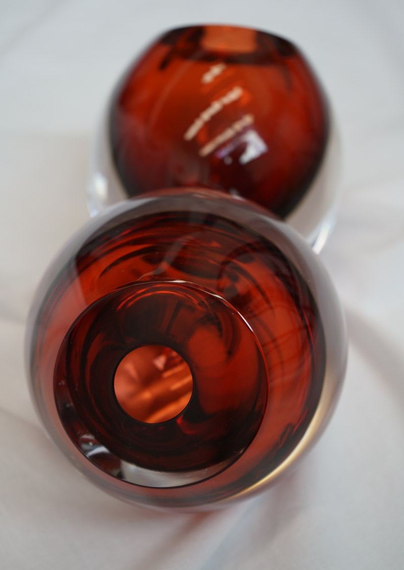  Lingonberry Twins, free-blown glass (2015), glassblowing by Lasisirkus, Nuutajärvi. Design Hanna van Ingen.